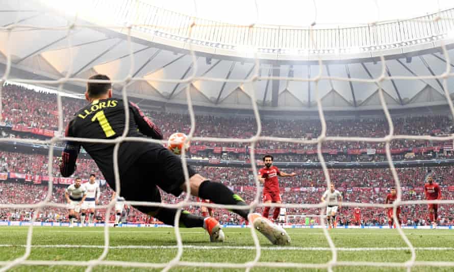 Mohamed Salah scores from the penalty spot