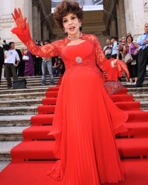 Lollobrigida on the red carpet at the opening of the Gina Lollobrigida Fotografa exhibition at the Palazzo delle Esposizioni in Rome on 25 June 2009