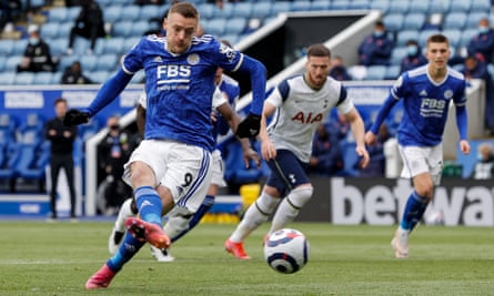 Jamie Vardy twice scored from the penalty spot to give Leicester a lead against Tottenham.