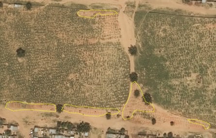 A satellite image of an area of sparse grass with burial mounds indicated by yellow dotted circles