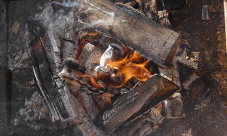 Scientists created an experimental pyre for the cremations