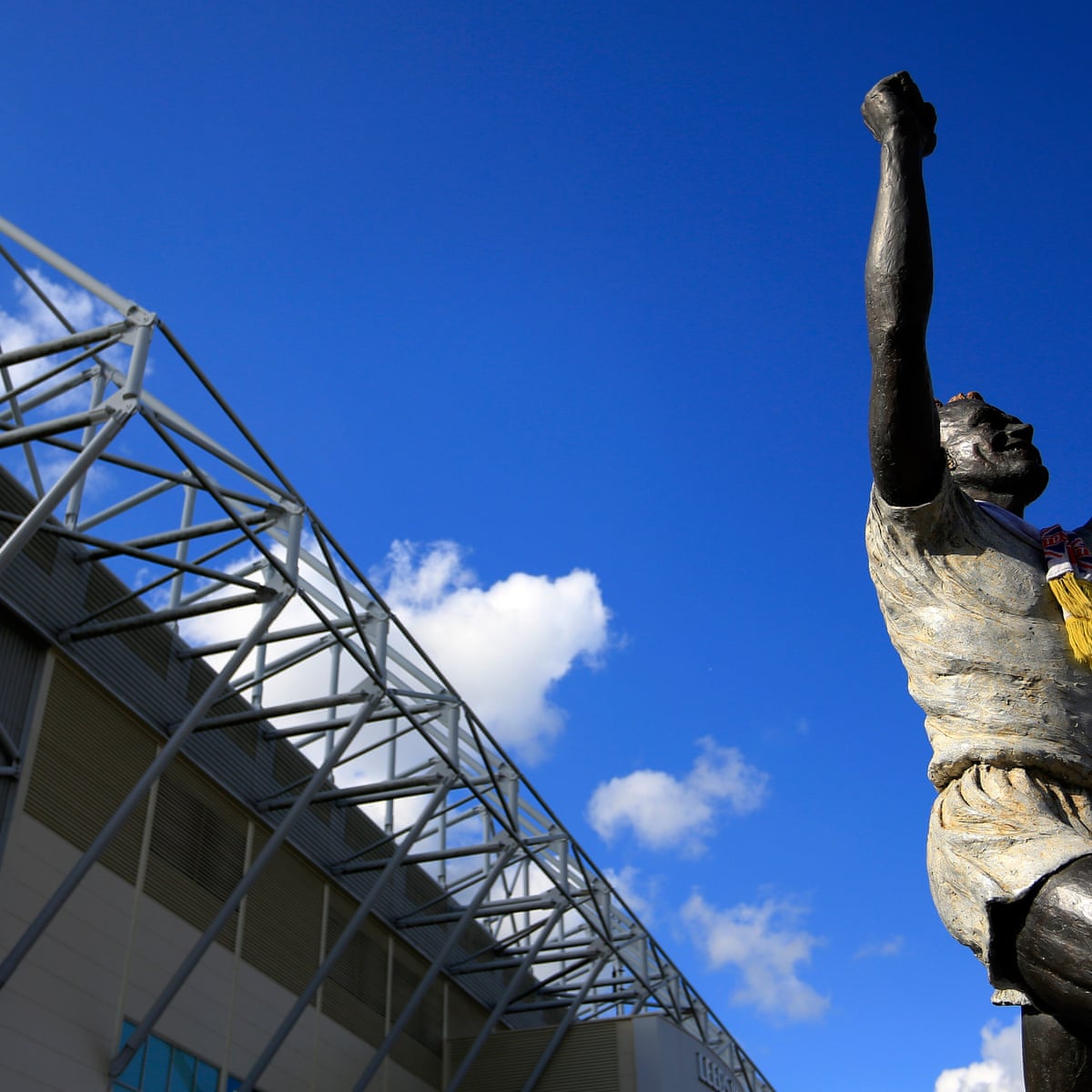 Marching On Together Bielsa And Leeds Show Team Spirit As Wait Goes On Leeds United The Guardian
