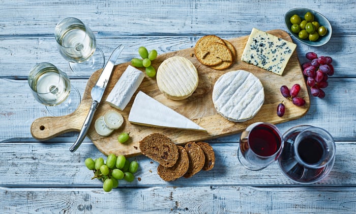 Blue cheese pairings: six drinks that come alive with Saint Agur