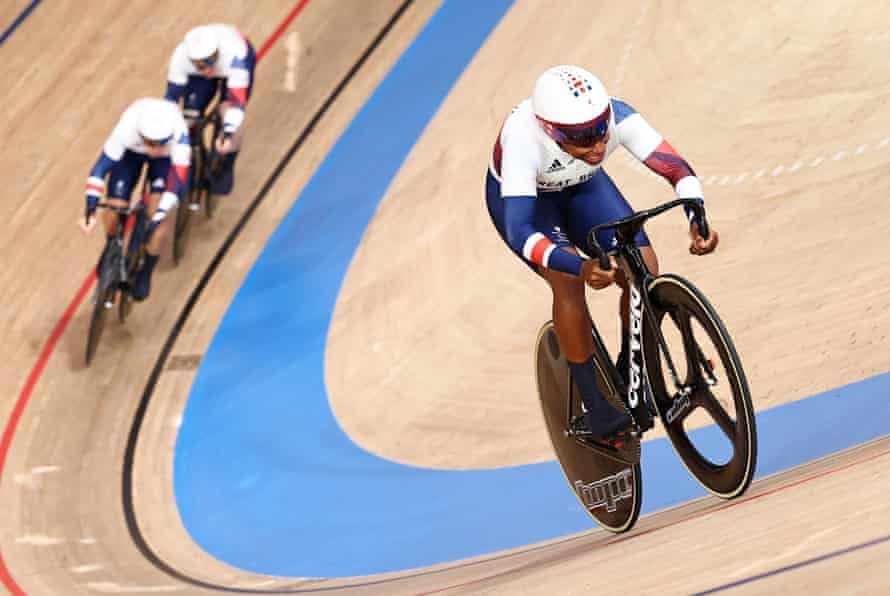 Kadeena Cox, Jaco Van Gass and Jody Cundy on their way to victory in the mixed C1-5 750m team sprint final.