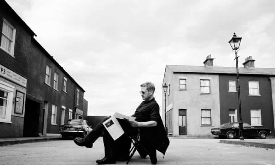 Kenneth Branagh en el set de Belfast.