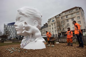 Besançon, FranceCity employees prepare for the inauguration of the sculpture entitled ‘The human face has always been my great landscape’ by the French artist Nathalie Talec. This monumental statue was installed on the occasion of the 150th anniversary of the birth of the French author Colette