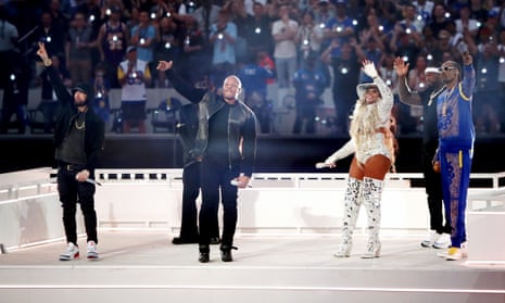 Pepsi Super Bowl LVI Halftime ShowINGLEWOOD, CALIFORNIA - FEBRUARY 13: (L-R) Eminem, Dr. Dre, Mary J. Blige, 50 Cent, and Snoop Dogg perform during the Pepsi Super Bowl LVI Halftime Show at SoFi Stadium on February 13, 2022 in Inglewood, California. (Photo by Katelyn Mulcahy/Getty Images)