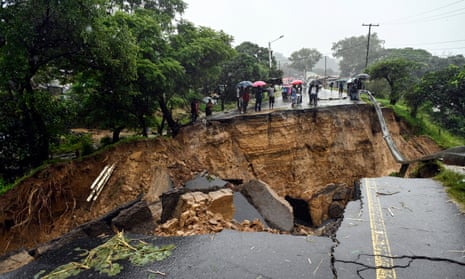 A road connecting the two cities of Blantyre and Lilongwe in Malawi has been torn apart by Cyclone Freddy.