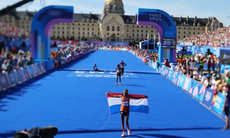 Sifan Hassan celebrates with the Netherlands’ flag at the Esplanade des Invalides