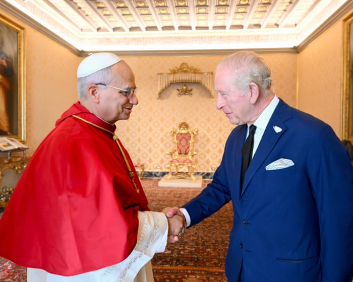 King Charles becomes first British monarch to pray publicly with pope in 500 years – Europe live