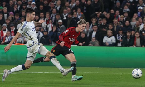 Alejandro Garnacho of Manchester United has a shot on goal.
