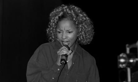 Mary J Blige performing in Chicago, September 1992.