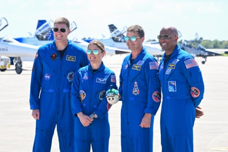 फ्लोरिडा अंतरिक्ष केंद्र में आर्टेमिस II अंतरिक्ष यात्री