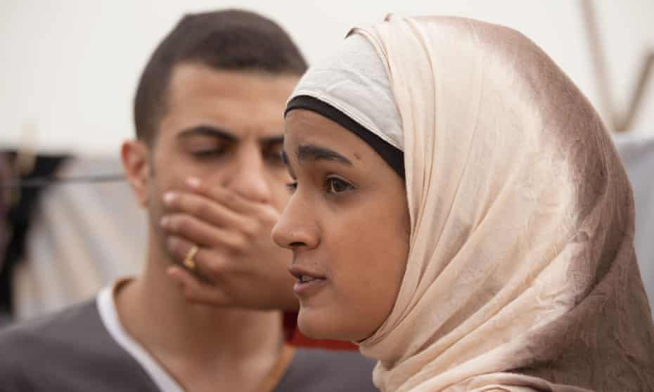 Jalal Masrwa and Lamis Ammar Sufat Chol in Sand Storm