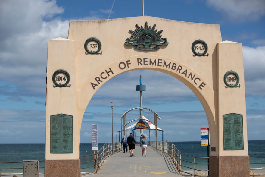 the arch of remembrance on Brighton Pier