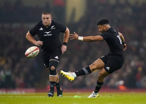 Wales v New Zealand: Autumn Nations Sequence – dwell! | Autumn Nations Sequence 10 New Zealand's Richie Mo'unga converts a penalty.
