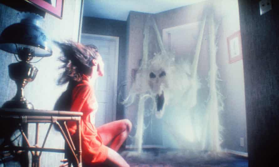 Poltergeist at 40: Spielberg’s haunted house hit brought horror home | Horror films 1 Poltergeist - 1982No Merchandising. Editorial Use Only. No Book Cover Usage. Mandatory Credit: Photo by MGM/Sla/Kobal/REX/Shutterstock (5883494c) Jobeth Williams Poltergeist - 1982 Director: Tobe Hooper MGM/Sla Entertainment USA Scene Still Poltergeist - La vengeance des fantômes