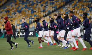 Arsenal players warm up