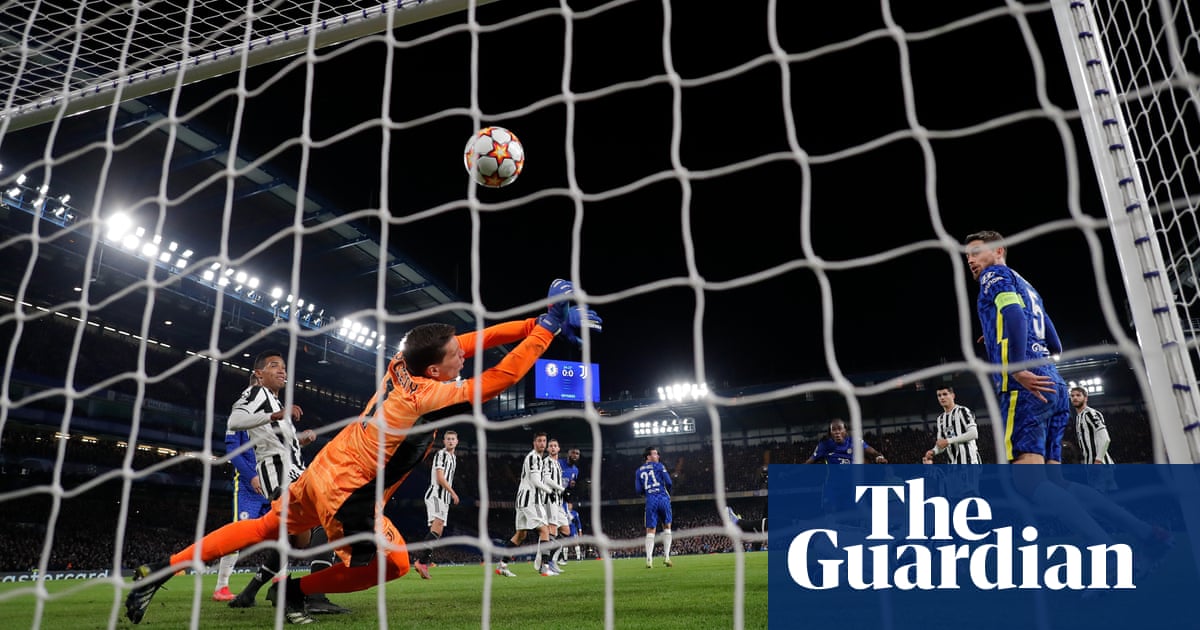 Chelsea storm past Juventus into last 16 but Chilwell injury takes off gloss