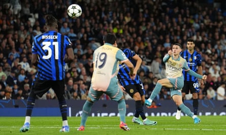 Phil Foden takes a shot against Inter