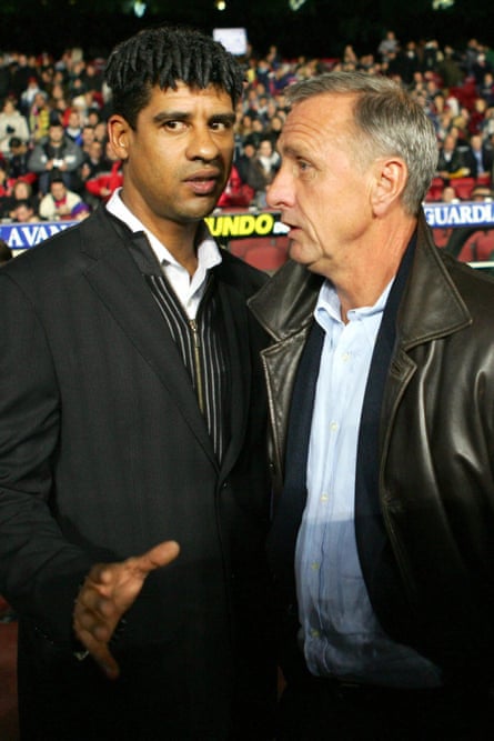 Frank Rijkaard, during his time as coach of Barcelona in 2004, speaks to Johan Cruyff, the embodiment of the Barça approach to playing football and a highly influential figure at the club.