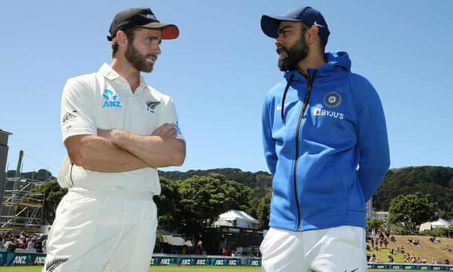 Les deux capitaines, Kane Williamson et Virat Kohli, après la victoire néo-zélandaise à Wellington l'an dernier.