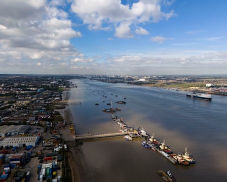 Ministers set out plans to spend £725bn on UK infrastructure over 10 years