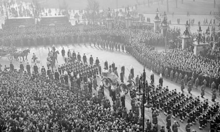 The funeral procession of King George VI at Marble Arch, London in 1952.
