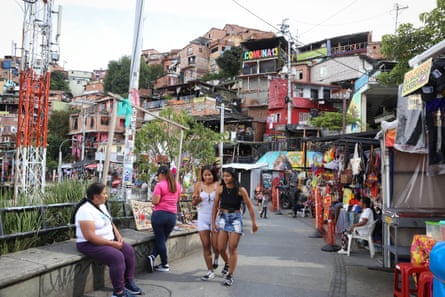 Tourists in Comuna 13