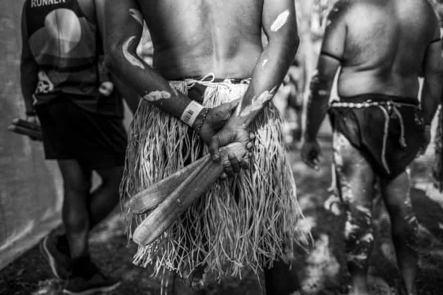 Interprètes du groupe de danse autochtone sourd au Laura Dance Festival 2021