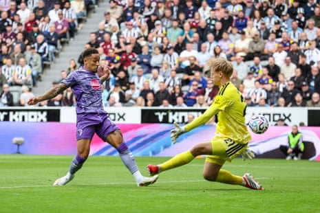 Marcus Tavernier scores a goal