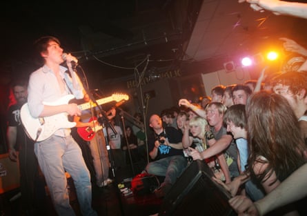 Arctic Monkeys performing in 2005.