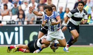 Tim Nanai-Williams is tackled by Christian Leali’ifano.