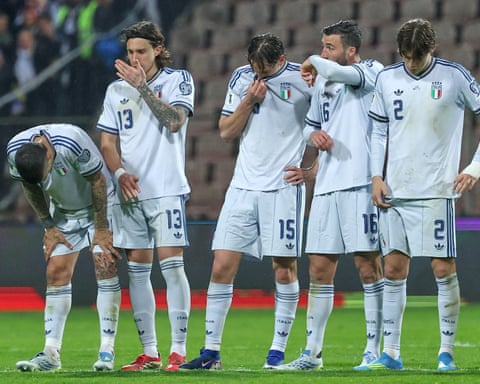 Italy players look dejected