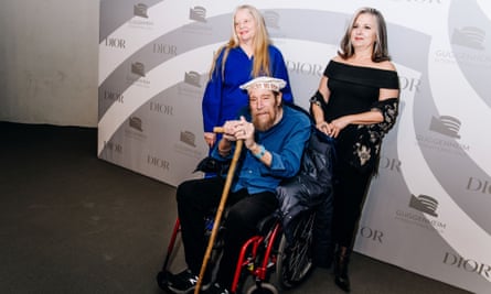 Lawrence Weiner with his wife, Alice, left, in New York in 2019.