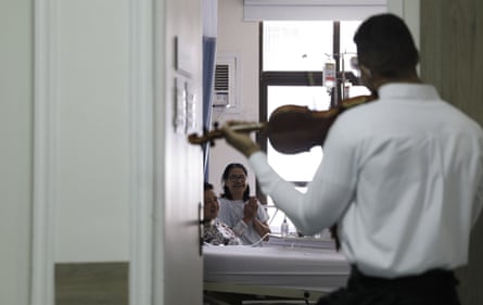 Cristiano de Andrade plays his violin for patients at Semiu hospital, as part of a project that brings music to healthcare workers, patients and relatives, as the spread of coronavirus ontinues, in Rio de Janeiro.