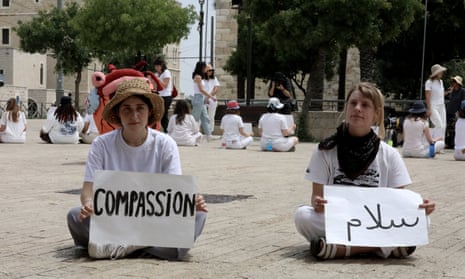 Members of the Women peace sit-in demonstrate against the war in Jerusalem.  The sit-in in Jerusalem is a step to expand the sit-ins in mixed cities and raise the voice for justice, equality and freedom to all. Photo by Quique Kierszenbaum 