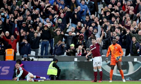 West Ham United’s Jarrod Bowen (left) and Declan Rice appeal for a penalty.