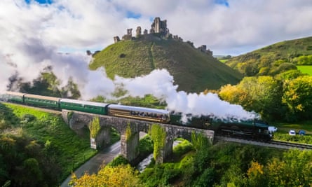 The Flying Scotsman visits the Swanage railway, passing Corfe Castle.