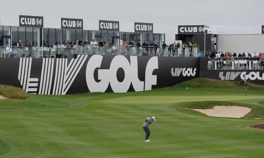 Oliver Bekker plays on the 18th green as fans watch from the adjacent terraces.