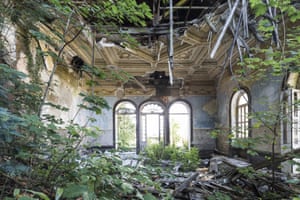 Hotel, Portugal by Jonk. Far from being pessimistic, and at a time when human domination of nature has never been so extreme, his series of images aim to awaken our ecological consciousness. Nature is stronger, so whatever happens to humans, nature will always be there. The judges said: “This body of work gathers fragments of stories of human environments ‘taken back by nature’. While the images from all over the world have vivid clarity, they also warp the viewers’ perceptions of time and change”