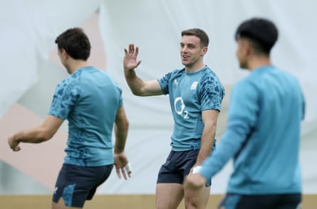 George Ford puts up his hand