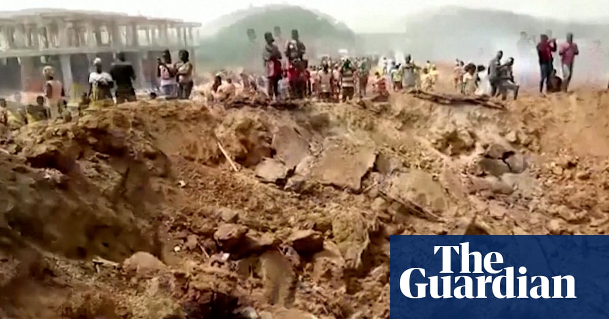 Deadly explosion in Ghana leaves huge crater after a mining truck accident – video