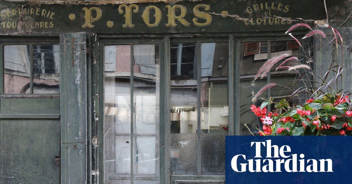 French Sunday and the Italian month off | Brief letters
