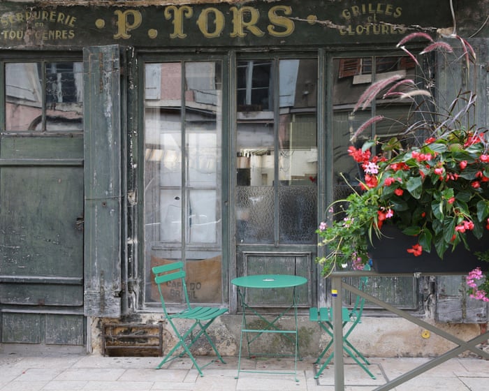 Is the French Sunday Tradition Strangling Economic Potential?