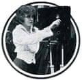 Francelia Billington operating a camera in 1914.