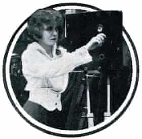 Francelia Billington operating a camera in 1914.