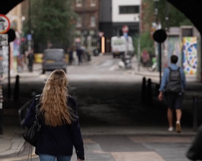 'Growing up too young': Londoners praise under-16s social media ban – video