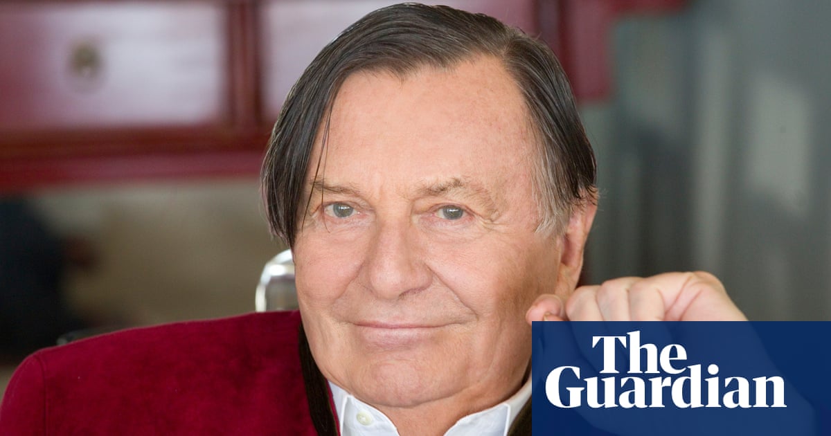 Melbourne comedy festival says critics created ‘a complete bin fire’ after Barry Humphries’ death