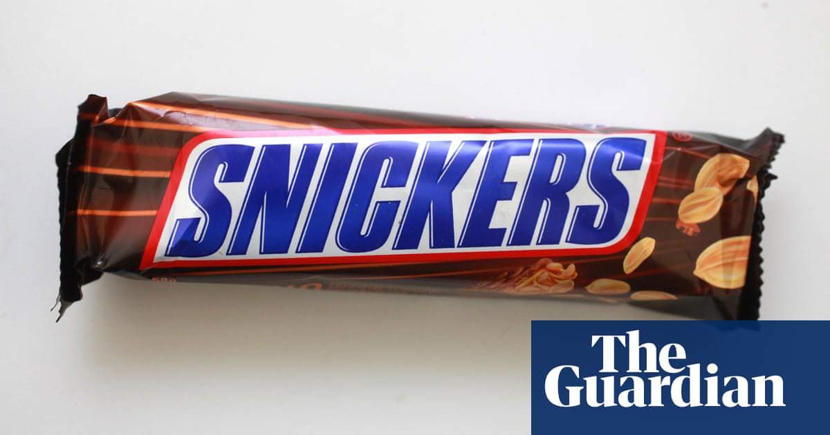 Snickers Spain pulls advert after accusations of homophobia